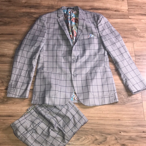 Paisley & Gray Other - Paisley & Gray plaid blue and cream suit size 42